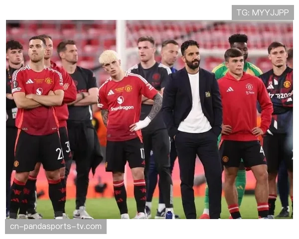 曼联战术混乱与更衣室矛盾加剧，豪门根基面临阶段性考验